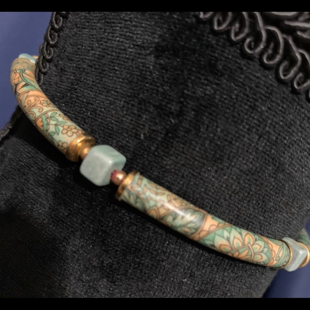 Vintage floral choker.